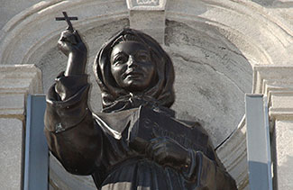 Statue de Marguerite Bourgeoys.